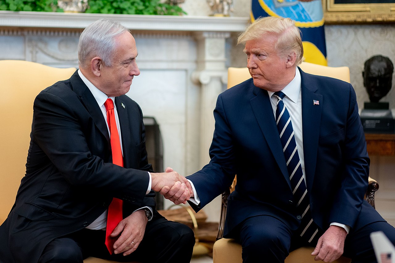 Izrael udeřil na Írán navzdory Trumpovi: „Já určuji všechno." Spojenectví se po 100 dnech láme