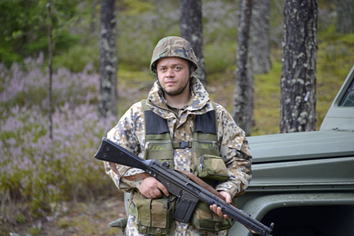 Lotyšsko učí středoškoláky nabíjet cvičnou pušku. Pohled Tages-Anzeigeru na východní křídlo NATO