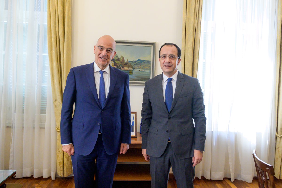 Turecké stíhačky sledovaly letadla ministrů obrany EU nad Kyprem. Optikou řeckého To Vima jde o spor o eura na zbrojení — i slovenská