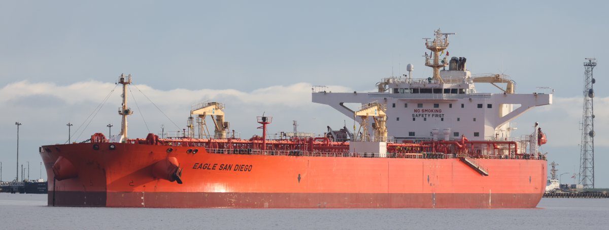 Ropa nad 97 dolarů a Hormuz pod hrozbou: válka Izraele s Íránem posílá účet celému světu