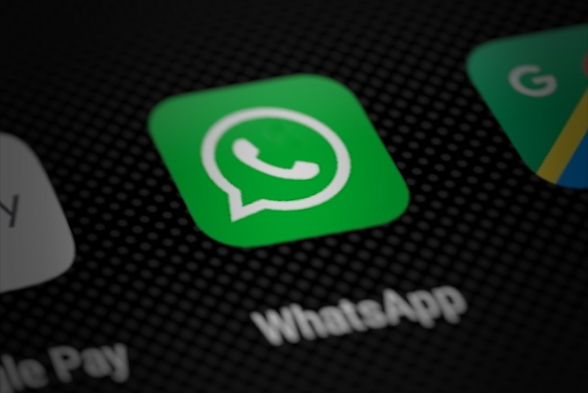Výrobce špionážního softwaru Pegasus znovu cílil na uživatele WhatsAppu navzdory soudnímu zákazu, tvrdí Meta. Žádá potrestání izraelské firmy NSO za pohrdání soudem
