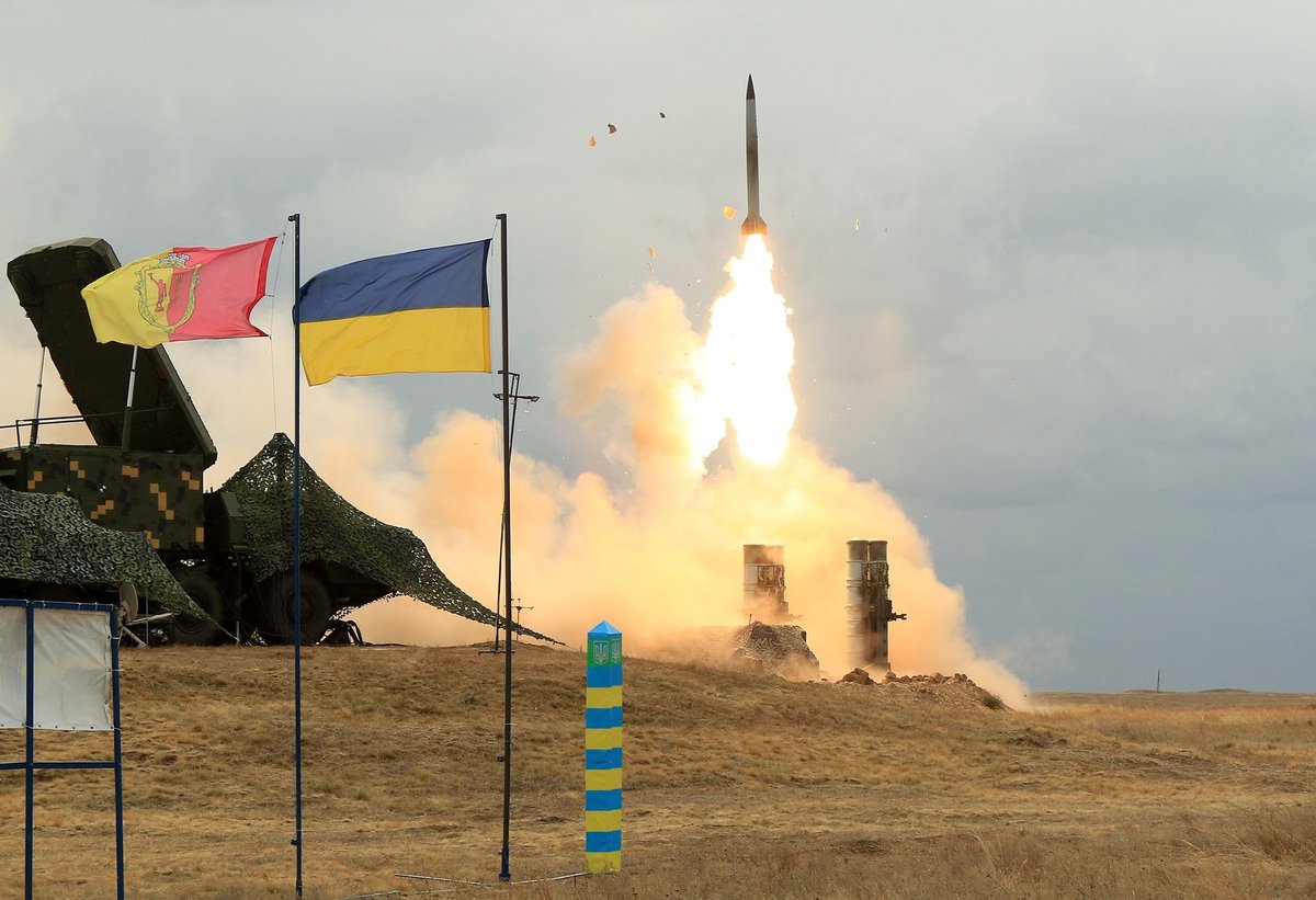 Noc oboustranné dronové války: deset mrtvých po ruských útocích na Ukrajině, u Moskvy zabila autobomba muže z ruského muničního aparátu