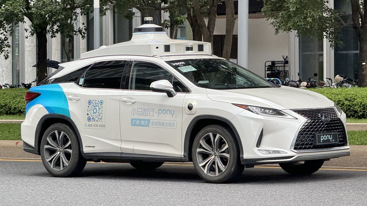 Lucembursko spustilo své první robotaxi. Evropa jimi dohání Čínu a USA — její čínský partner ale přichází s batohem problémů