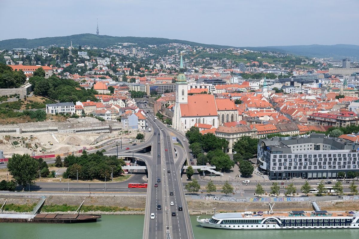 Tisíce lidí bez vody v Maďarsku i na Slovensku, Magyar vyzývá nezalévat. Vyschl Dunaj? Spíš se přehřál