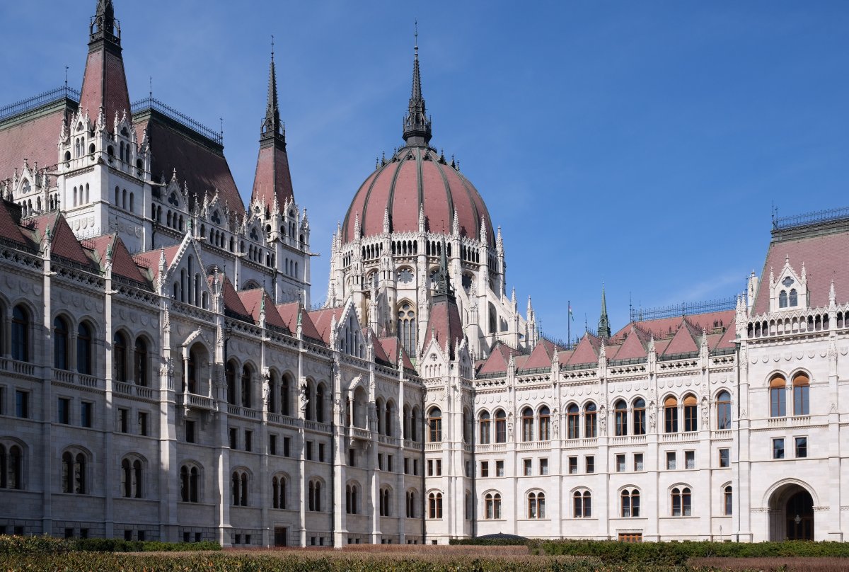 Szijjártóovy soukromé lety za 14 milionů eur. Nová maďarská vláda vyčísluje éru Orbána