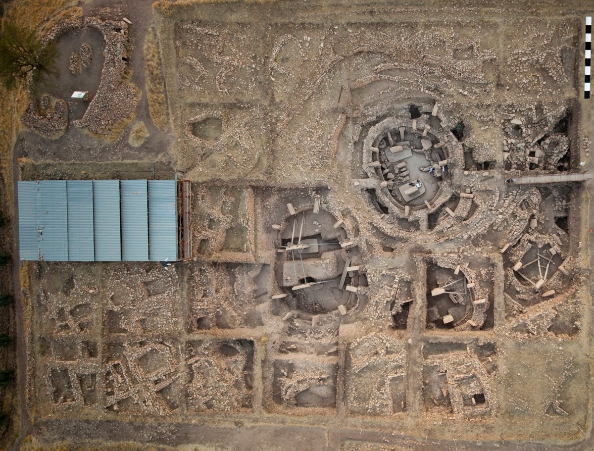 V Göbekli Tepe objevili stavby, které mohly být domy. Ležely těsně pod povrchem, o jejich účelu rozhodne rozbor půdy z podlah