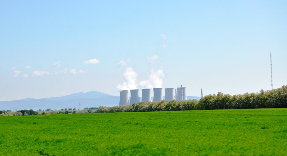 O čem píše Slovensko: Fico odbyl ruské kamery scénkou. Atomku bere Sakové pod úřad vlády