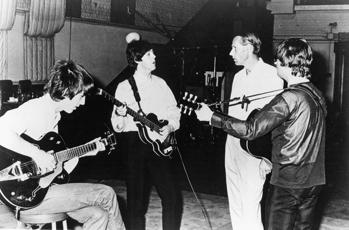 Beatles pustili demo Day Trippera bez jeho slavného riffu. Lennon s McCartneym se na něm smějí a píseň ještě jen hledají