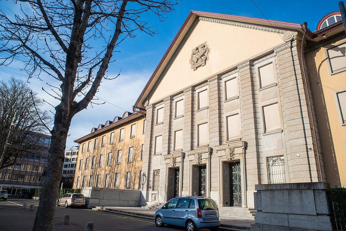 Finský soud vzal do vazby muže s domácími výbušninami. Podle Yle kandidoval za hnutí, které soud zrušil a stát ho musel přijmout zpět