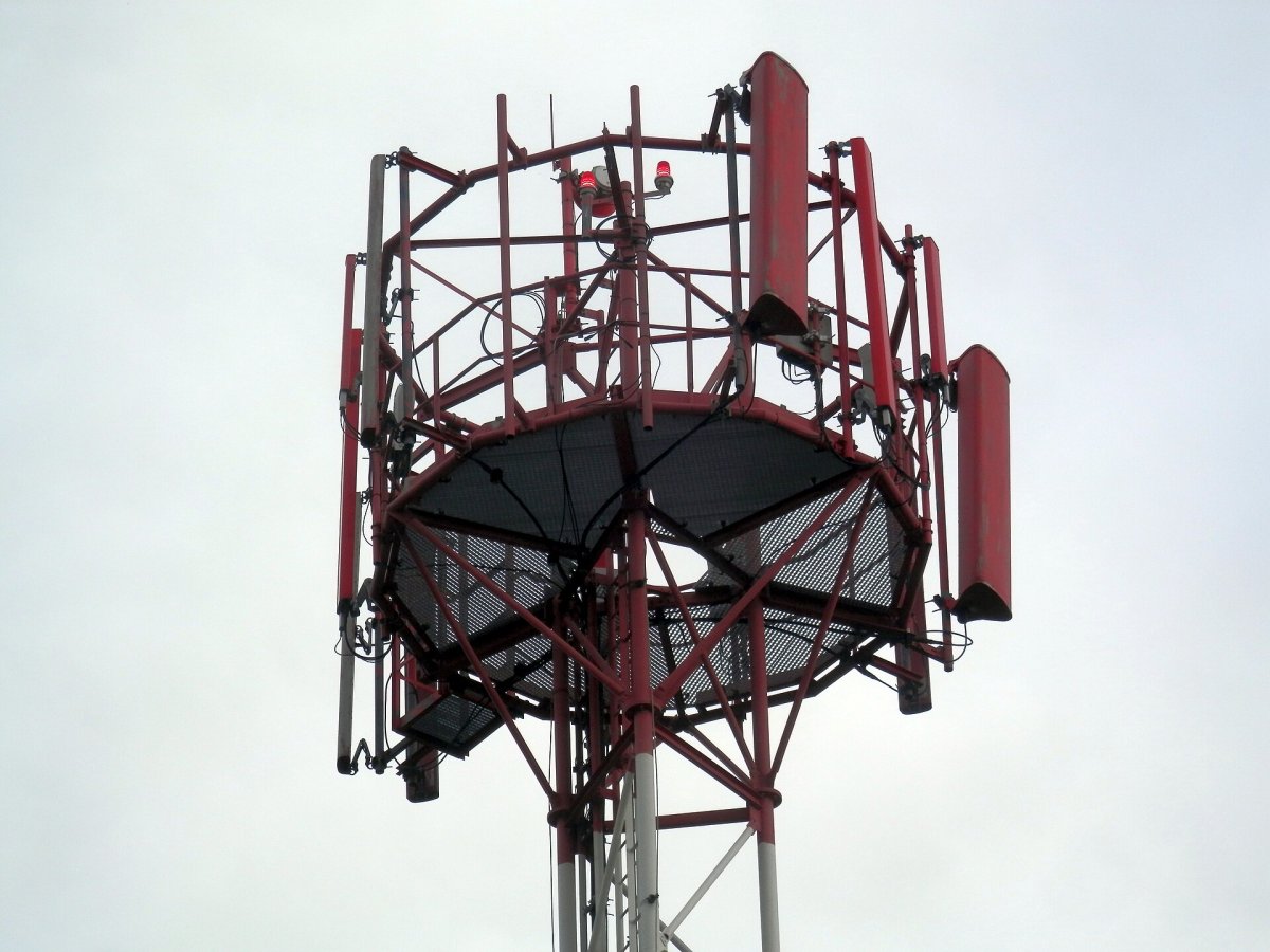 Orange a O2 přišli o čtvrtinu frekvencí v pásmu 2100 MHz. 4ka ho získala poprvé a její zákazníci ztratili jednoduchý způsob, jak si vybrat síť