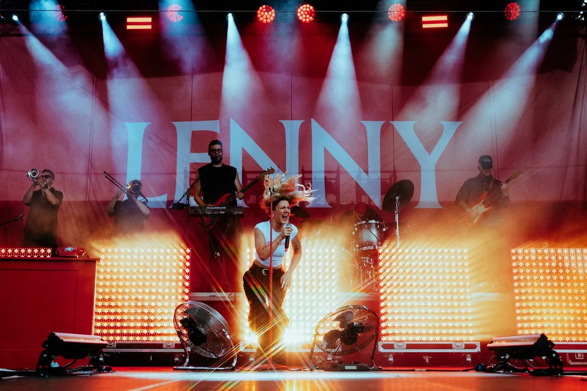 Lenny vydala rockové album Good Omens ve vlastním vydavatelství. Hostují Annabelle i The Atavists
