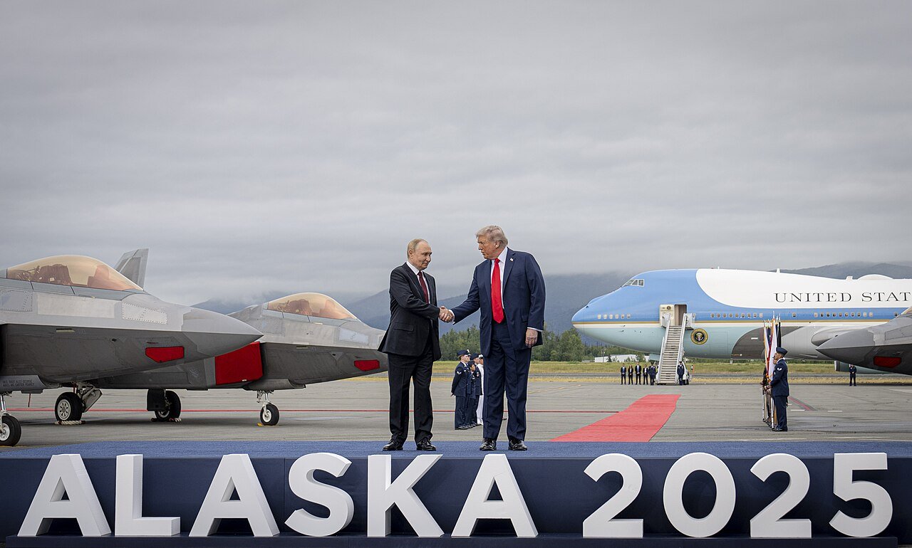 Summit Putina, Trumpa a Si o Ukrajině: Kreml připouští rozhovory, tvrdí však, že nic konkrétního nepředložili. Kyjev varuje, že by Putina povzbudil