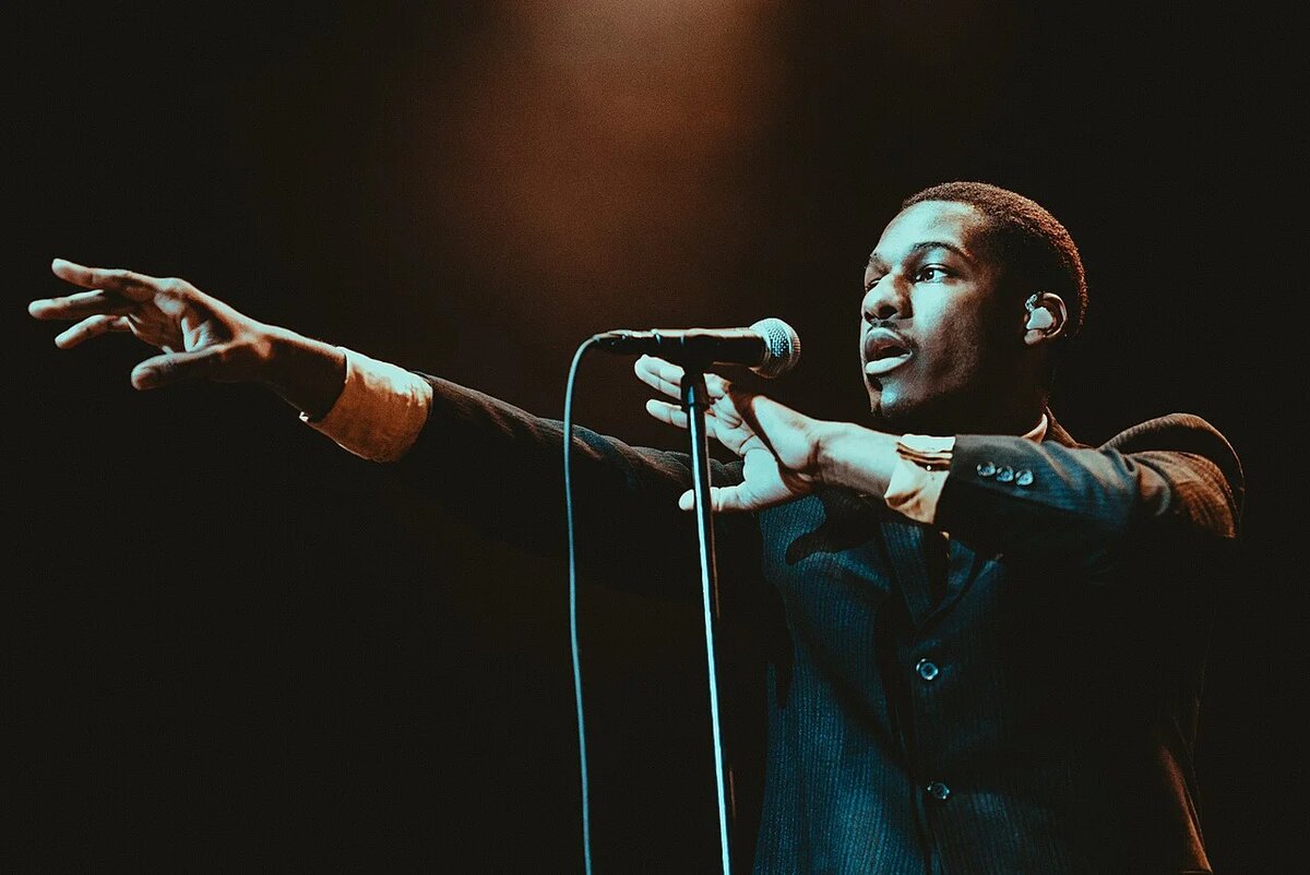 Leon Bridges mění zvuk: na albu Happiness Anytime chce, aby lidé tancovali
