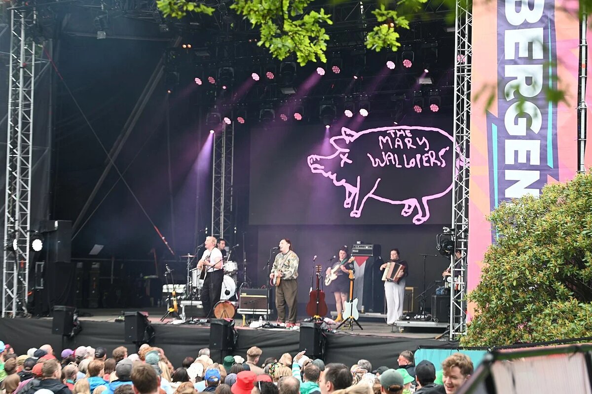 The Mary Wallopers: při irském folku létají nohy i skleničky