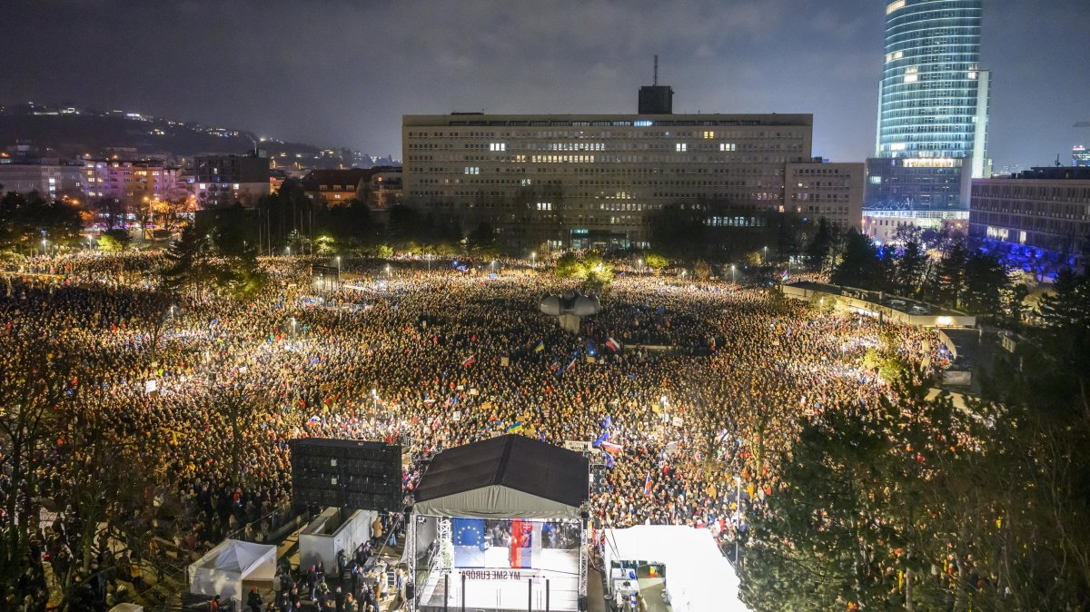 Slovensko, 25. března 2026 — mezi řádky