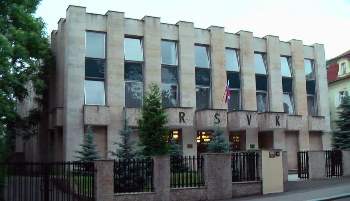 Útok na Ruské středisko vědy a kultury v Praze, policie pátrá po pachateli