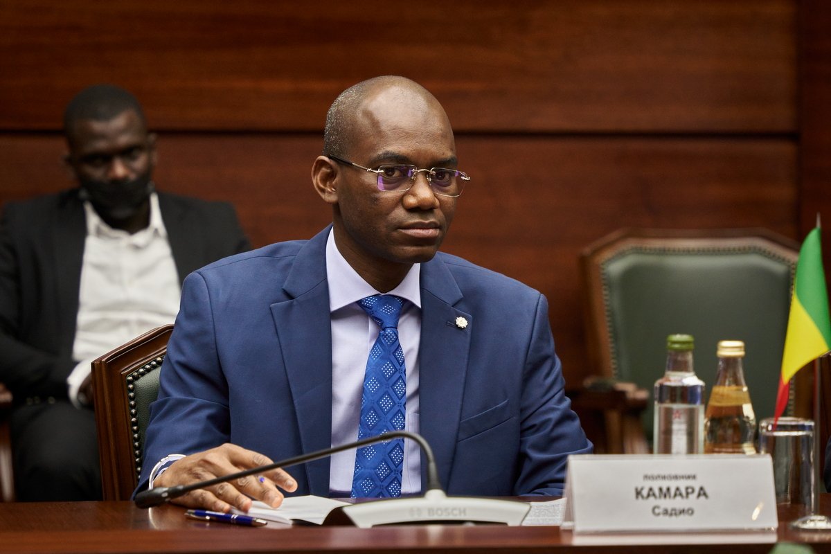 Při atentátu v Kati zahynul malijský ministr obrany Sadio Camara. Povstalci hlásí dohodu o odchodu Africa Corps z Kidalu