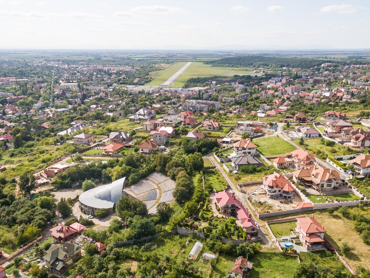 Užhorod poprvé pod ruskými drony. Slovensko uzavřelo přechody s Ukrajinou, po dvou hodinách byly znovu otevřeny