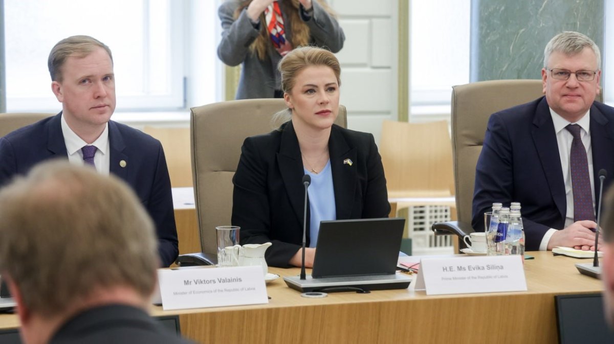 Lotyšská vláda padla po sporu o ukrajinské drony: po Sprūdsovi končí také premiérka Siliņa
