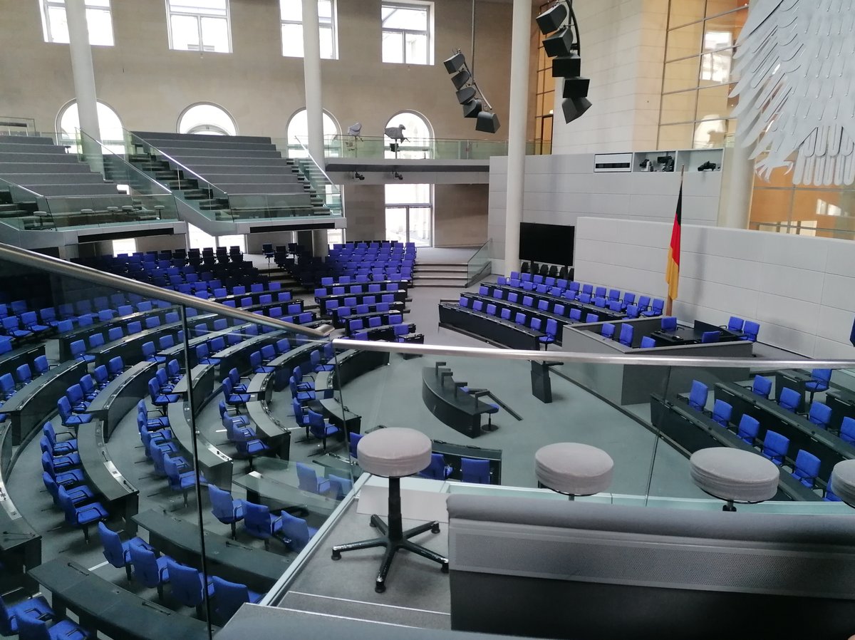 Bývalý německý krajinský premiér radí spolupracovat s krajně pravicovou AfD. Prolomil tím tabu, které Německo drží od vraždy politika neonacistou