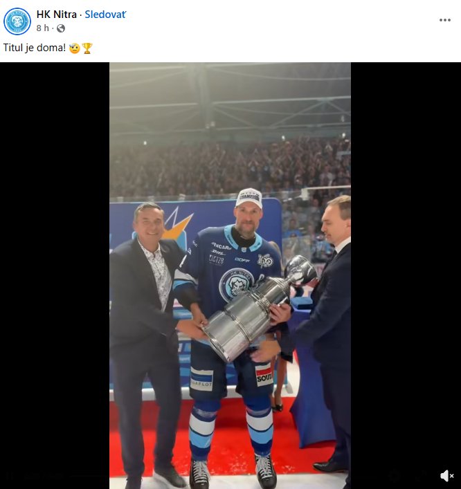 Prezident HK Nitra Miroslav Kováčik a kapitán Branislav Mezei s majstrovskou trofejou. Klubový post: „Titul je doma!"
