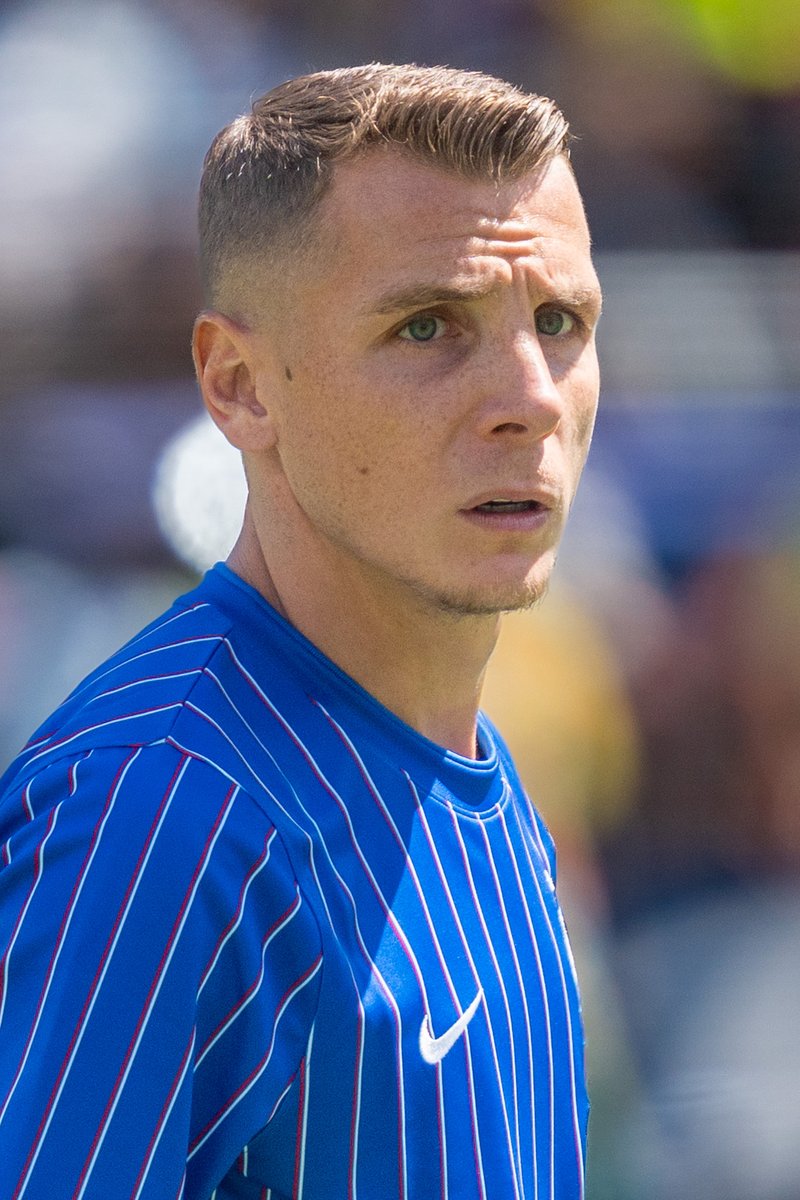 Digne se vrací do PSG po pôsobení v Aston Ville