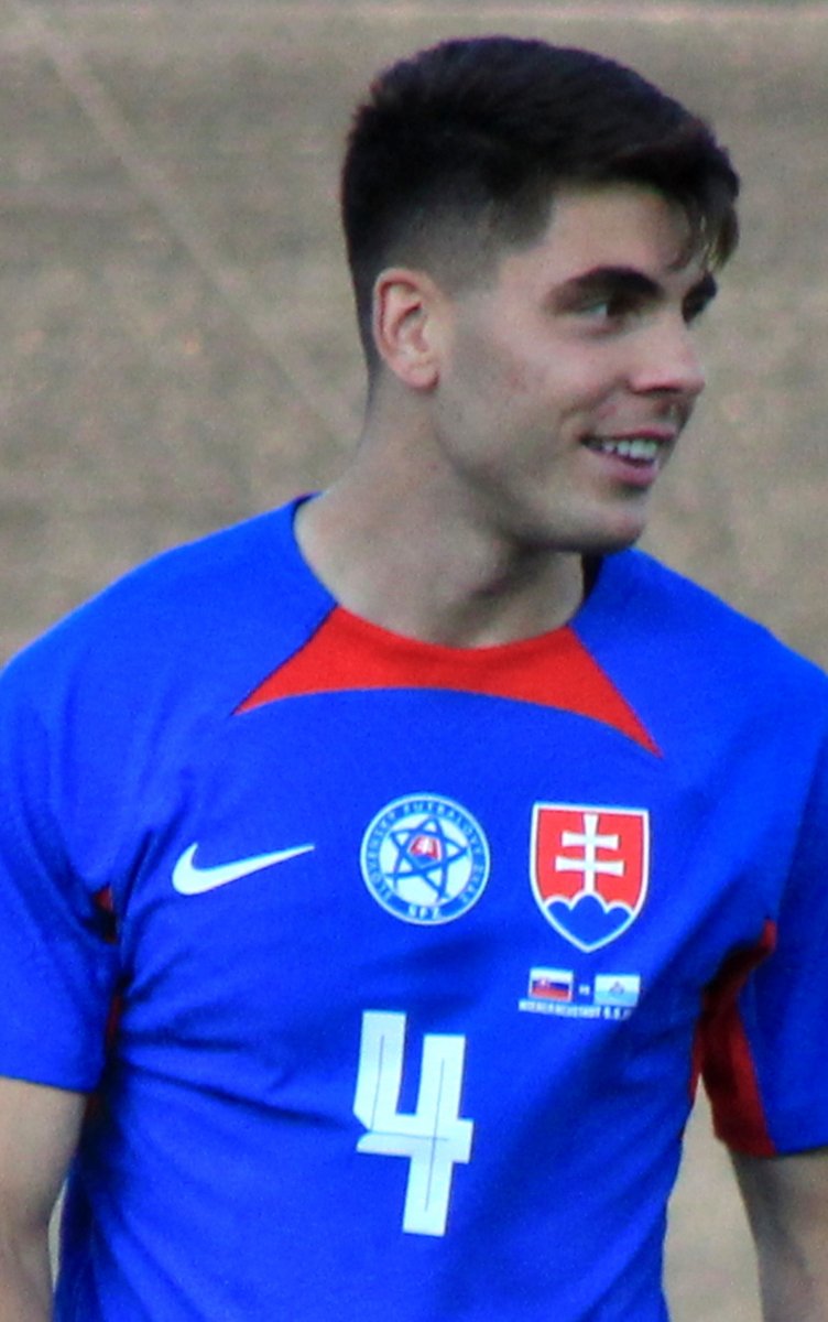 Fotbalista Cagliari Trepy je po nehodě v bazénu na JIP