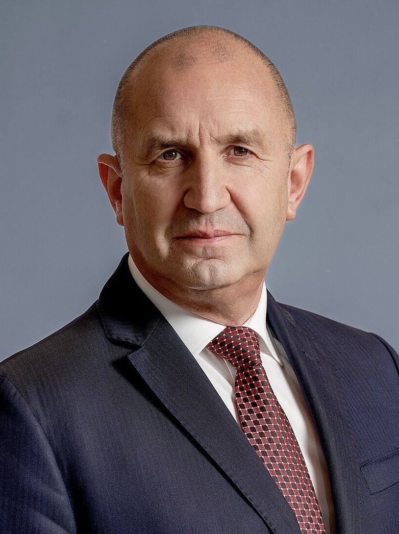 Maďarsko po Orbánovi mění média, Radev zkouší hranice EU