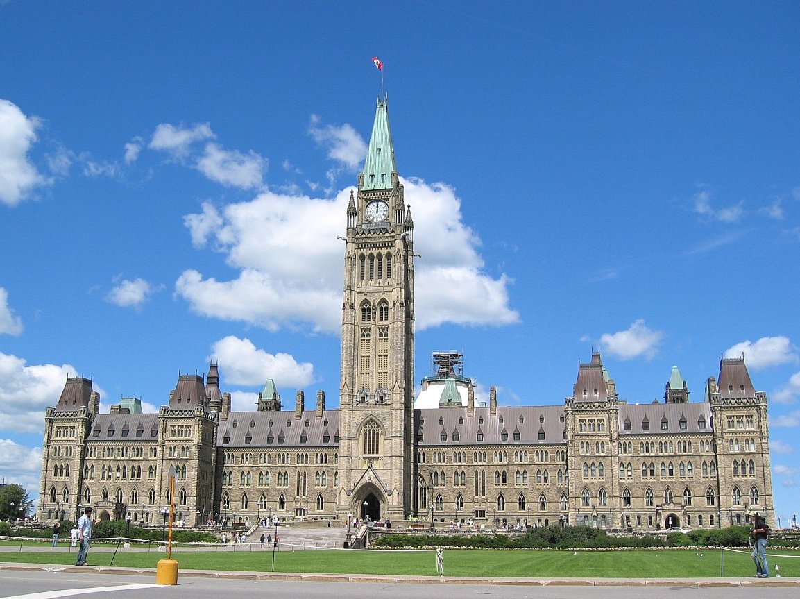 USA zavedla 50procentní cla na kanadský dovoz, Ottawa chystá odvetu