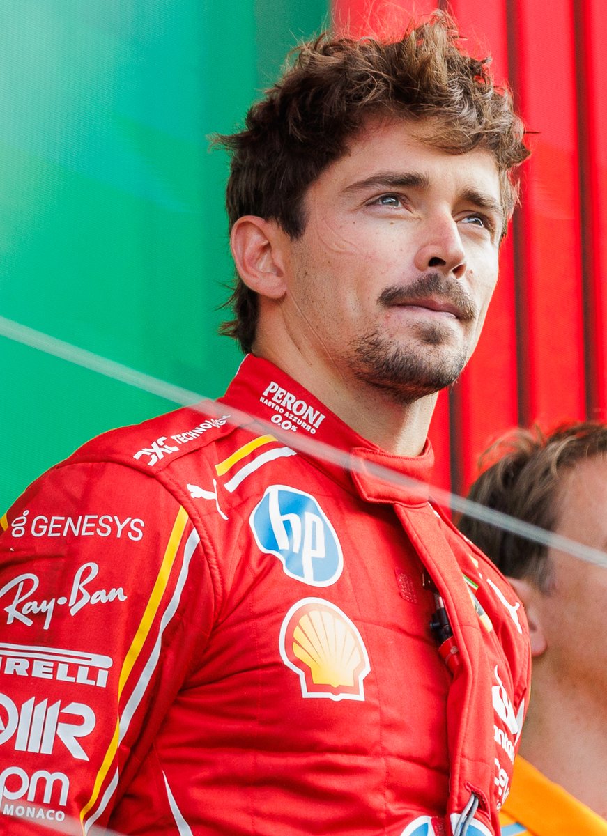 Hamilton havaroval při volném tréninku, Leclerc skončil druhý
