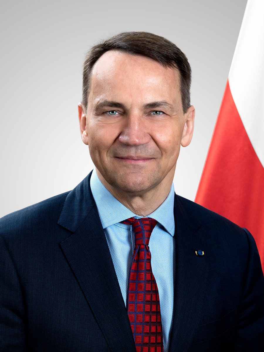 V Poľsku preveria ponuky platených stretnutí s Nawrockim