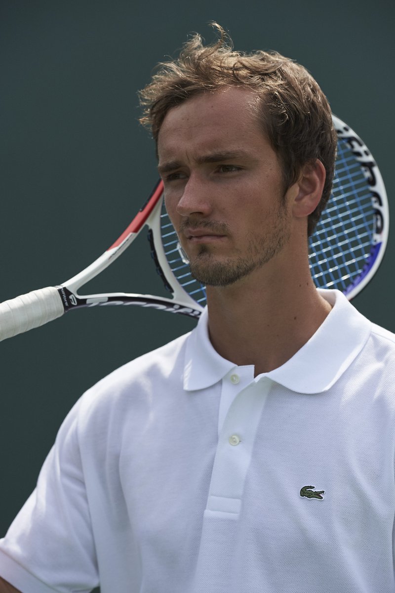Medvedev po zásahu diváka skreč semifinále, Djokovič je vo finále