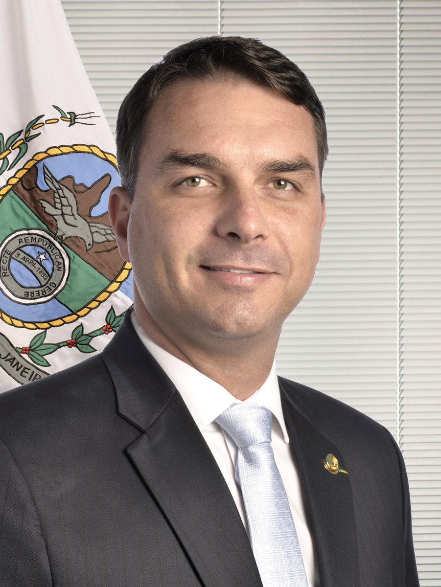 Flávio Bolsonaro vede před druhým kolem nad Lulou