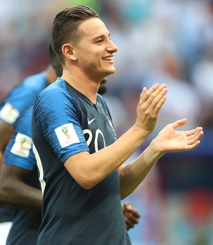 Lens zdolal Lyon 2:1, Thauvin připravil oba góly