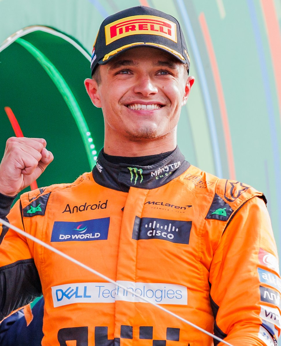 Verstappen vyhrál deštivý sprint v Singapuru po Russellově havárii