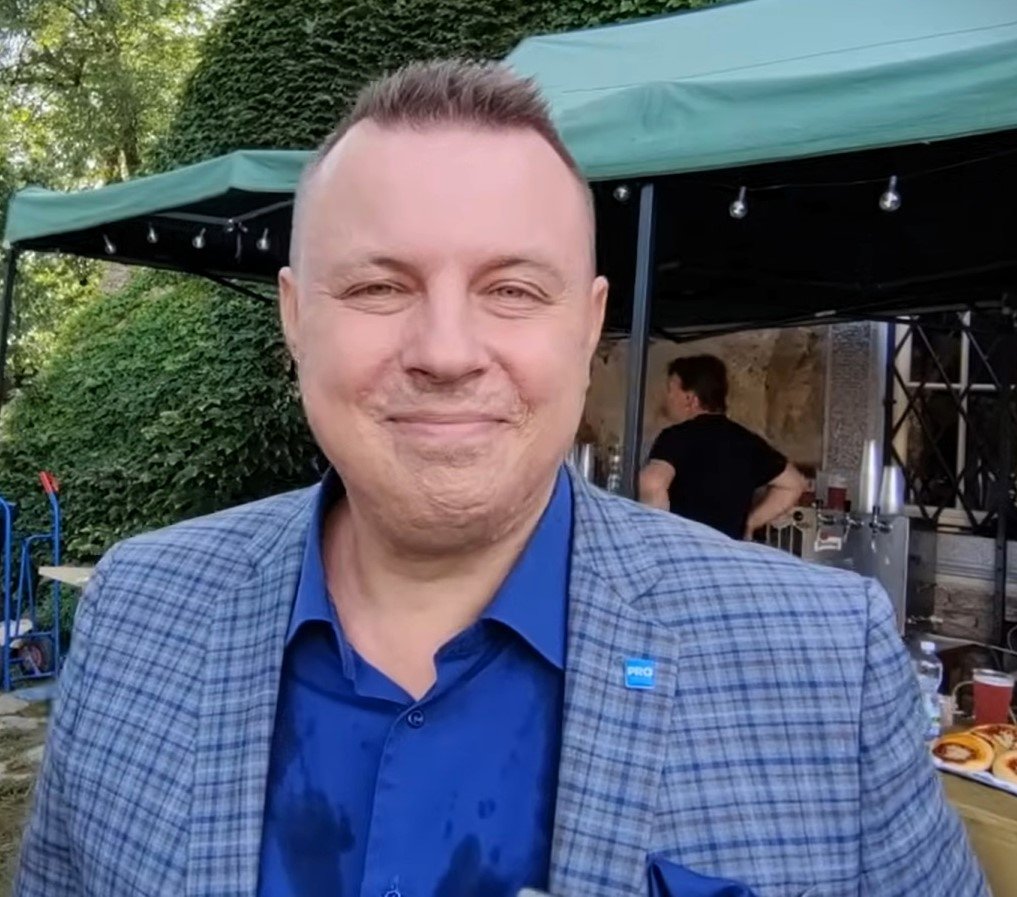 Zaměstnanci ČT kritizují pořad o covidu s Rajchlem a Pekovou